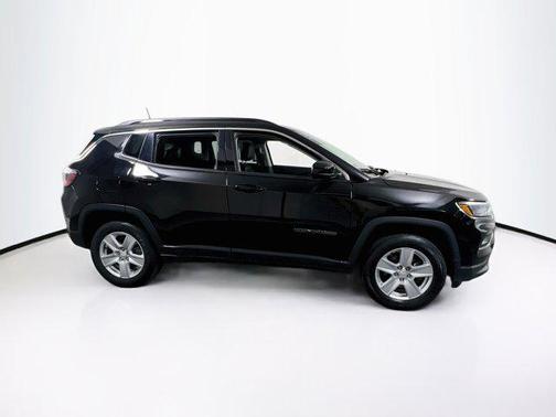 Diamond Black Crystal Pearlcoat 2022 Jeep Compass Latitude