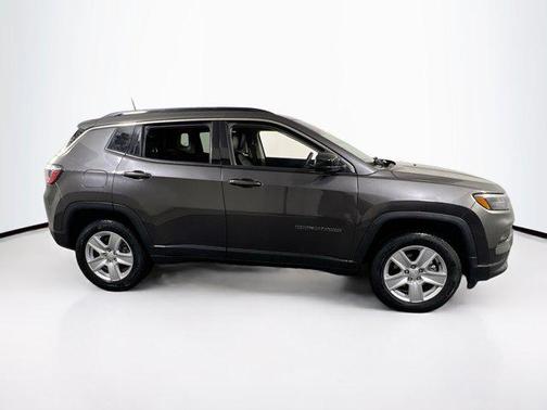 Granite Crystal Metallic Clearcoat 2022 Jeep Compass Latitude