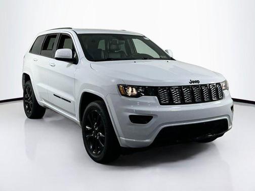 2022 Jeep Grand Cherokee Laredo