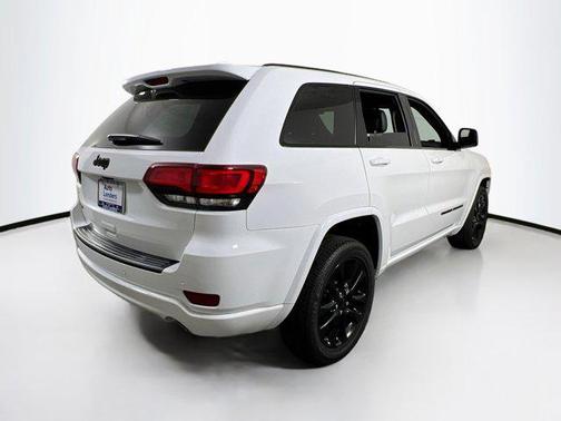 2022 Jeep Grand Cherokee Laredo
