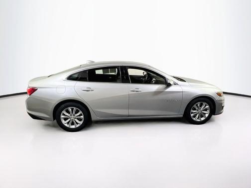 Silver Ice Metallic 2022 Chevrolet Malibu FWD LT