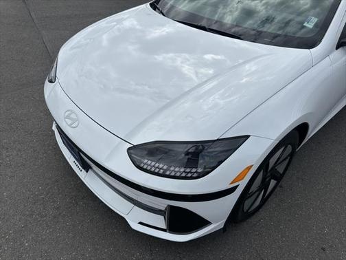 2024 Hyundai IONIQ 6 SE Standard Range