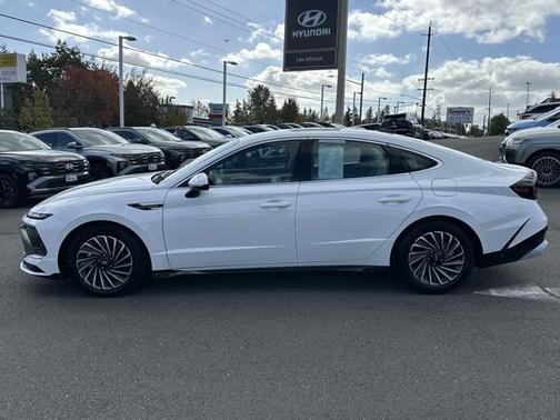 2025 Hyundai SONATA Hybrid SE