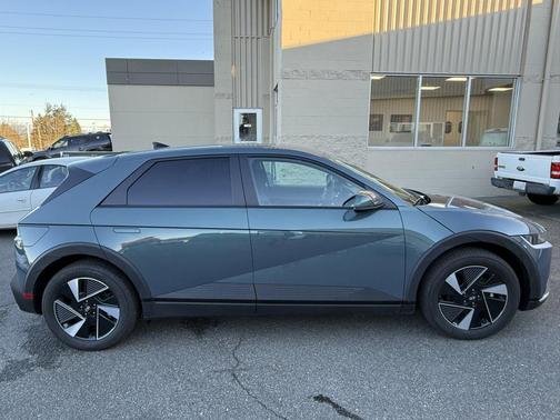 2025 Hyundai IONIQ 5 SE