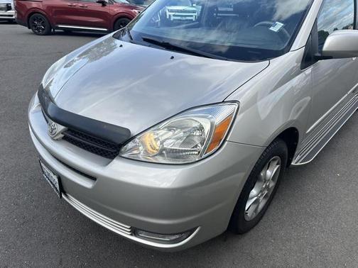 2004 Toyota Sienna XLE