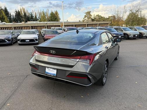2025 Hyundai ELANTRA HEV SEL Sport