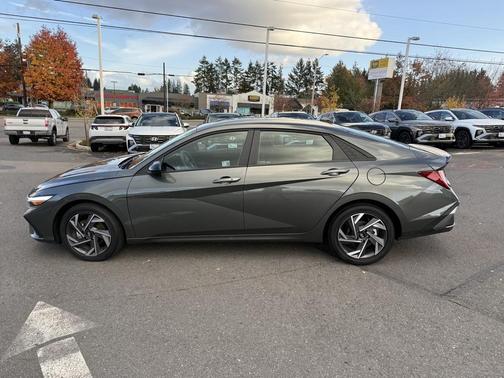 2025 Hyundai ELANTRA HEV SEL Sport