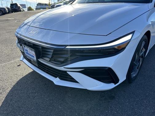 2025 Hyundai ELANTRA SEL