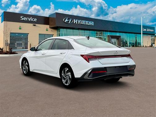 2025 Hyundai ELANTRA SEL