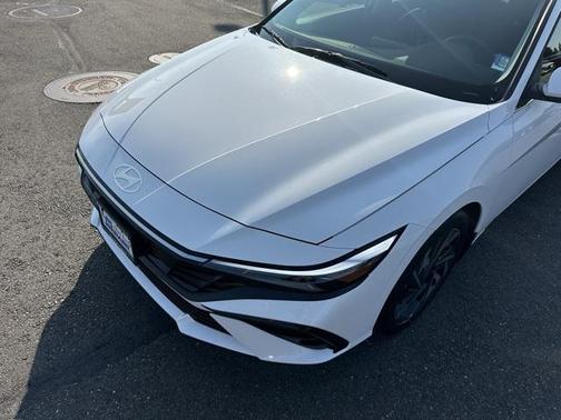 2025 Hyundai ELANTRA SEL