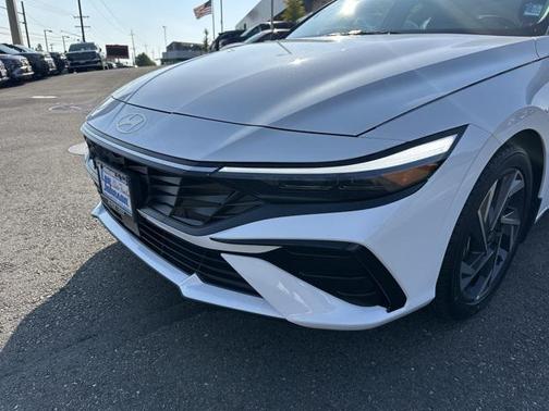 2025 Hyundai ELANTRA SEL