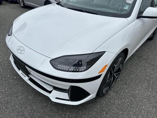 2024 Hyundai IONIQ 6 SE