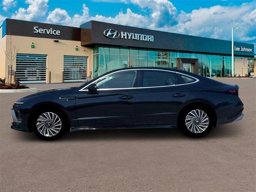 2025 Hyundai SONATA Hybrid SE