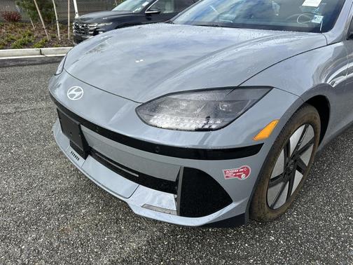 2024 Hyundai IONIQ 6 SE Standard Range
