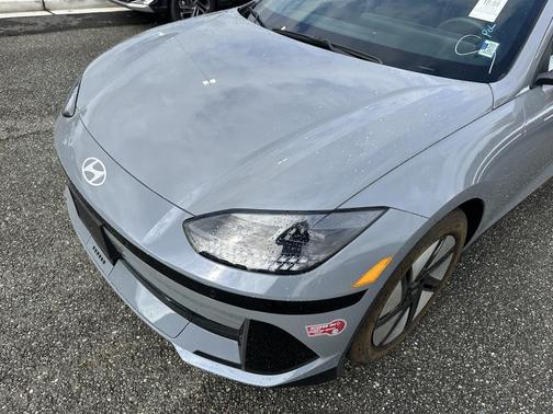 2024 Hyundai IONIQ 6 SE Standard Range