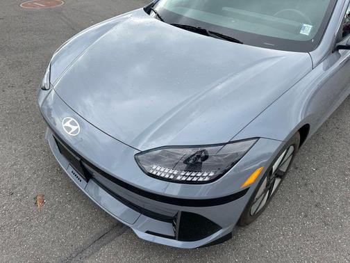 2024 Hyundai IONIQ 6 SE Standard Range