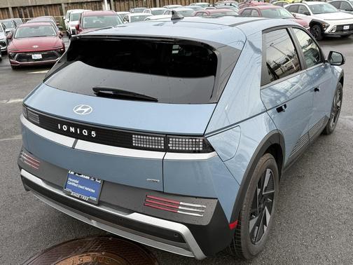 2025 Hyundai IONIQ 5 SE