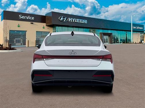 2026 Hyundai ELANTRA SE