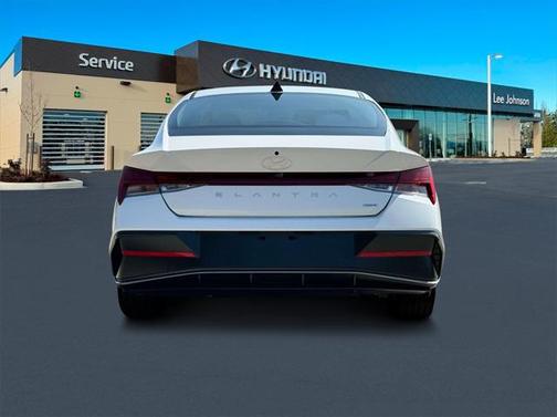 2025 Hyundai ELANTRA Limited