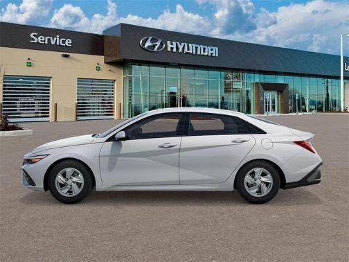 2025 Hyundai ELANTRA SE