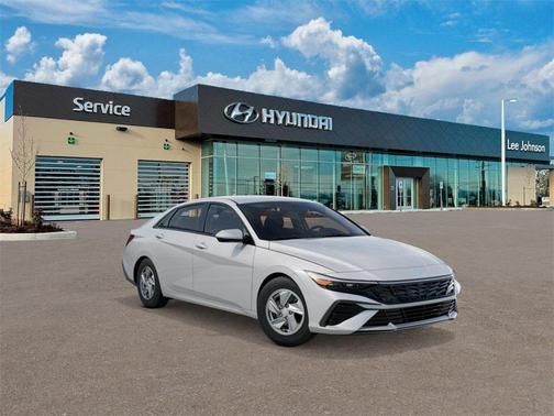 2025 Hyundai ELANTRA SE