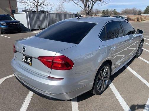 2016 Volkswagen Passat 1.8T R-Line w/ Comfort