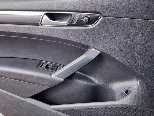 2016 Volkswagen Passat 1.8T R-Line w/ Comfort