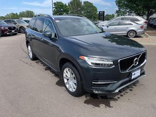2016 Volvo XC90 T6 Momentum