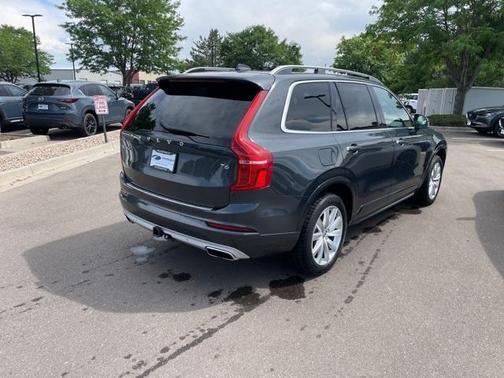 2016 Volvo XC90 T6 Momentum
