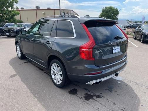 2016 Volvo XC90 T6 Momentum