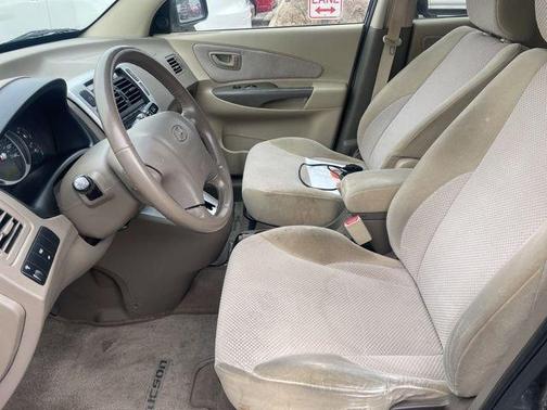 Gray 2008 Hyundai TUCSON SE