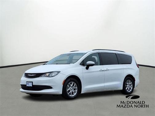 2022 Chrysler Voyager LX