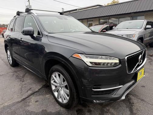 2016 Volvo XC90 T6 Momentum