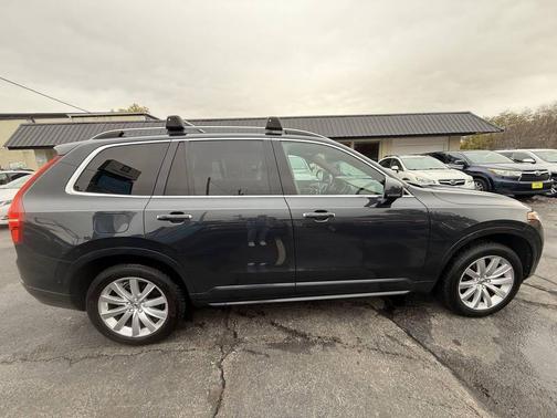 2016 Volvo XC90 T6 Momentum