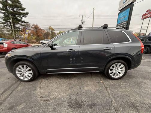 2016 Volvo XC90 T6 Momentum