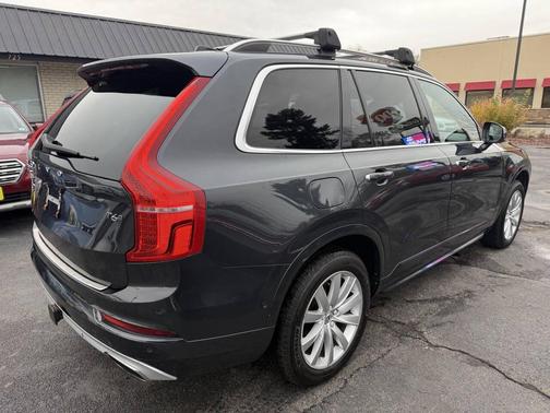 2016 Volvo XC90 T6 Momentum