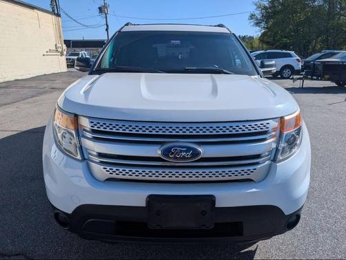 White 2015 Ford Explorer XLT