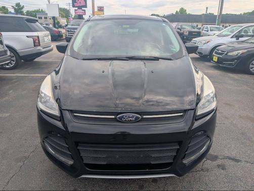 Black 2016 Ford Escape SE