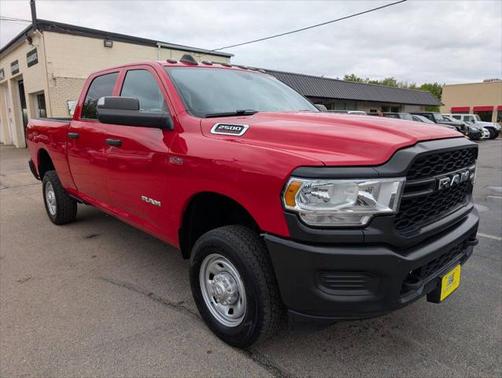 2022 RAM 2500 Tradesman Crew Cab 4x4 6'4' Box