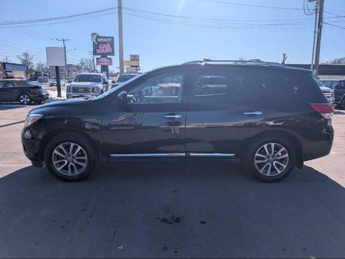 2016 Nissan Pathfinder SL