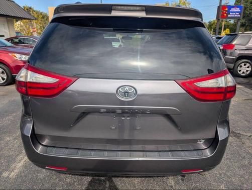 2015 Toyota Sienna LE