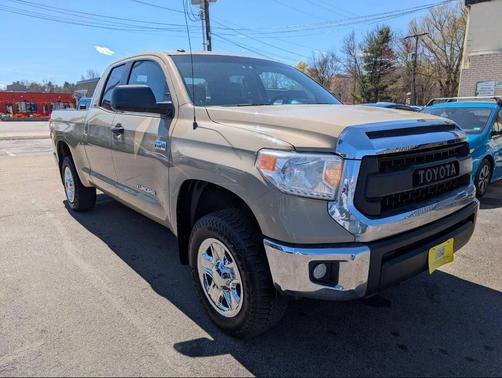 Tan 2017 Toyota Tundra SR5