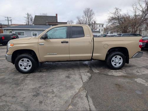 Tan 2017 Toyota Tundra SR5