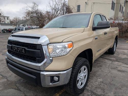 Tan 2017 Toyota Tundra SR5