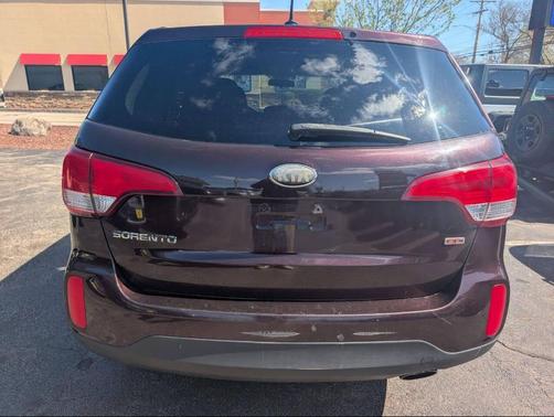 Burgundy 2014 Kia Sorento LX