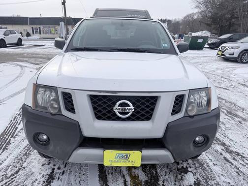 White 2010 Nissan Xterra S SUV