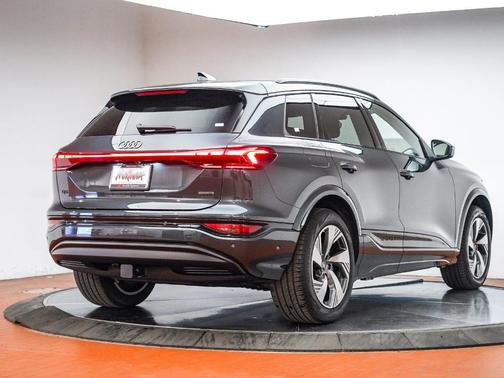 Manhattan Gray Metallic 2025 Audi Q6 e-tron Premium