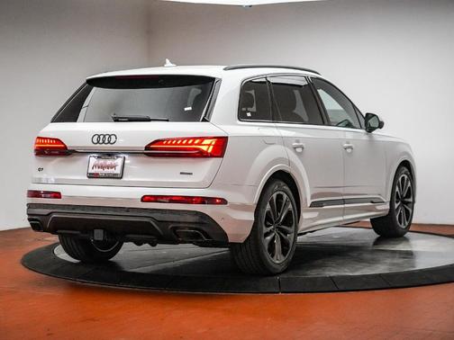2026 Audi Q7 55 Premium Plus