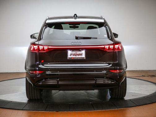 Black 2027 Audi SQ6 e-tron Premium Plus