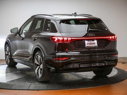 Black 2027 Audi SQ6 e-tron Premium Plus